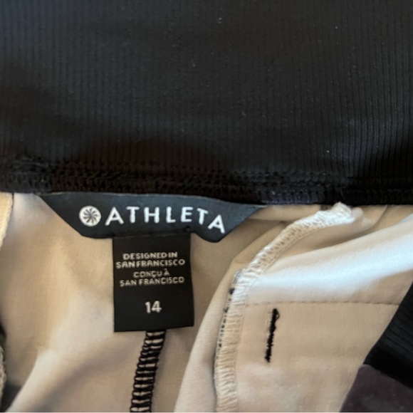 Athleta Brooklyn Black/Grey Floral Women's Athletic Shorts- Size 14 - Picture 10 of 11